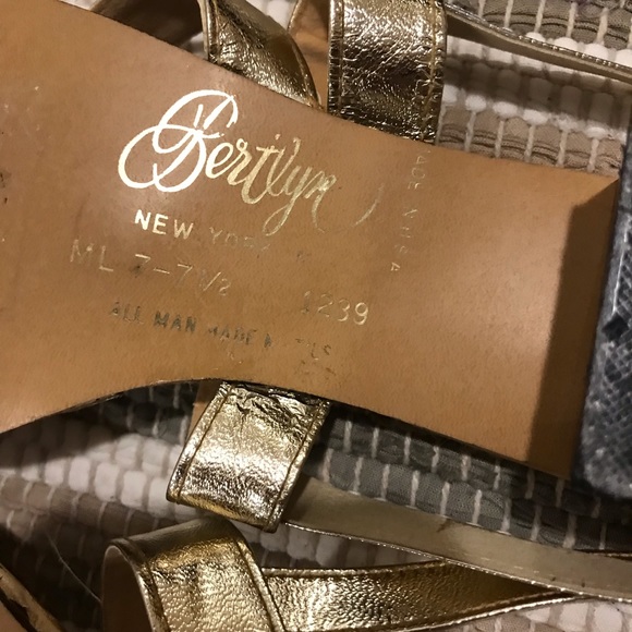 Vintage 1970’s Bertlyn gold man made leather sandals. Size ML  7/7.5. EUC - Picture 12 of 16